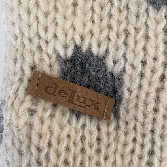 Bundle of 4 Winter Hats - Picture 12 of 12